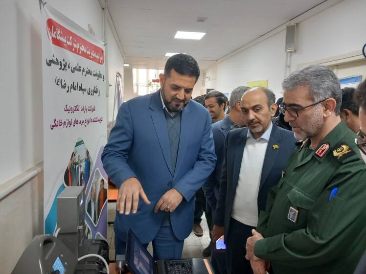 بازدید سردار دکتر رحیمی معاون علمی و پژوهشی سازمان بسیج مستضعفین از دستگاه های آنالیزور گاز دانشگاه تربت حیدریه